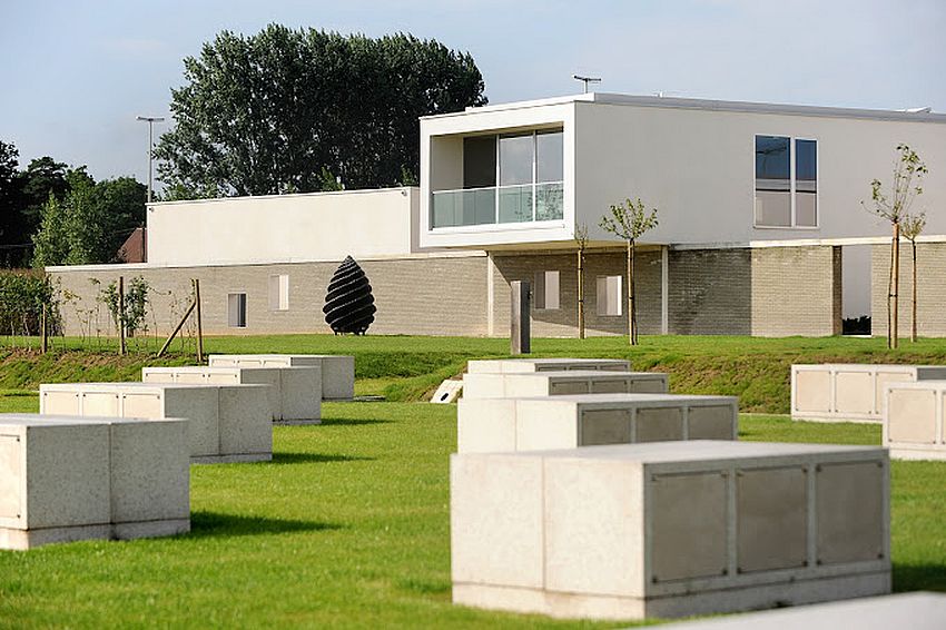 crematorium les blancs arbres 001