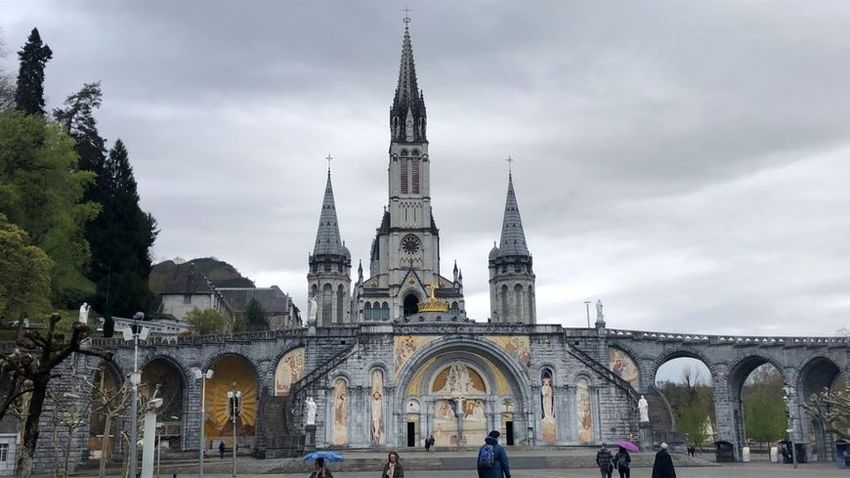 Devernay Basilique Lourdes 870x489 thumbnail img 1157